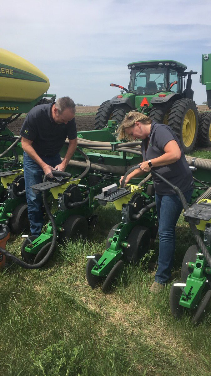 Bt_Olson's tweet photo. A perfect day to put in another @DuPontPioneer @PioneerIowa #GrowingPointAgronomy Product Knowledge Plot. Thx for the help @bircheje & @scottschulz4! Planters rolling again yesterday in parts of central #Iowa after last week’s rains. #plant18 https://t.co/3grWmH0qKz