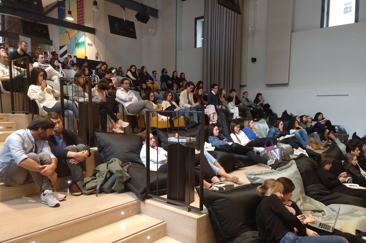 Gobalo20's tweet image. ¡Vaya exitazo la conversación de #marketing &amp;amp; #creatividad! 🔝🔝 Aforo completo con @PompeiiBrand @Coosy @ecoalf @CTCRioja @Cohnquer @vic_iglesias @Fashionbiz20 @CampusMadrid #ecommfashion #GóbaloEstáDeModa