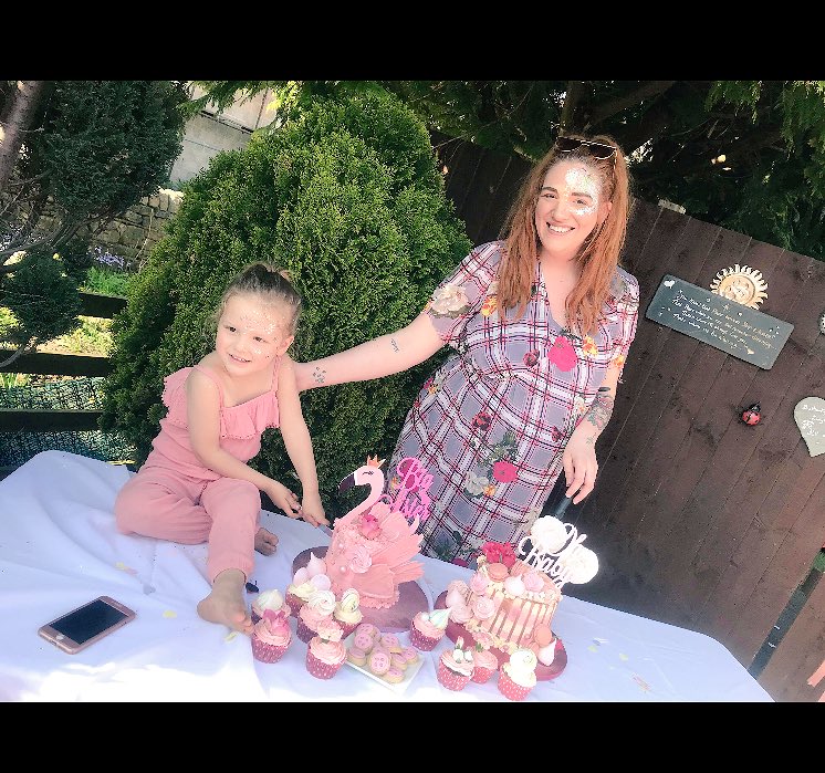 Pat_a_cakes's tweet photo. Mamma &amp; Big Sister To Be cake cutting 

😍 https://t.co/mSveRWlup3