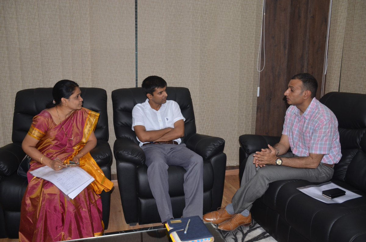 telanganafacts's tweet photo. RT Collector_RSL "జిల్లాలో ���బీ - 2018 ధాన్యం కొనుగోలుపై రాష్ట్ర పౌర సరఫరాల కమీషనర్ శ్రీ అకున్ సభర్వాల్ కలెక్టరేట్ నందు సమీక్ష
#rabhi2018 #paddy #PurchasingCenter https://t.co/F6ROtVV0Ga"