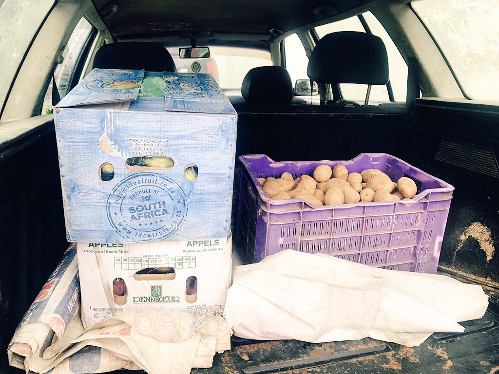 sopeolaosebikan's tweet photo. Our friends from Farmers Market have begun to arrive with their farm produce! Our food fair is about to be amazing.
#HackAgric 
#ZeroHunger
#FoodFair https://t.co/nEtZpzt9fQ