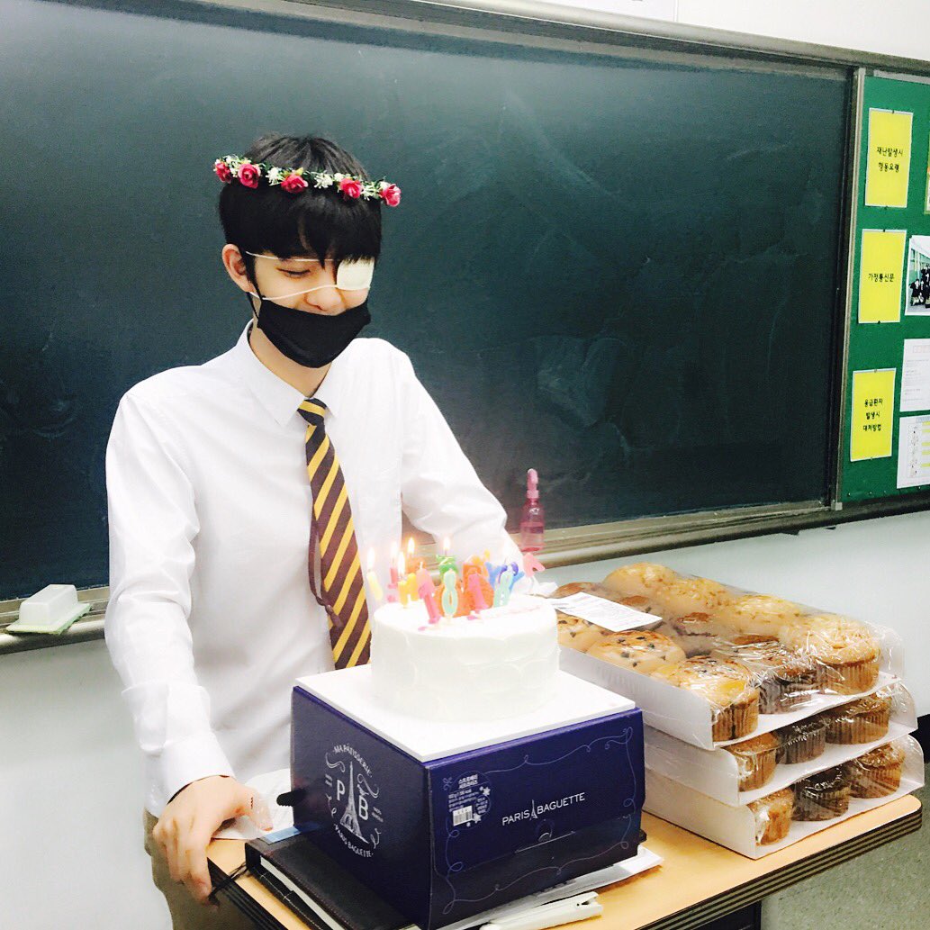 timeto_bjy's tweet photo. 170510 moonsh3524 IG #배진영
https://t.co/mELBvgkkLf

#5월의_선물_배진영
#오월의_선물_배진영
#HAPPY_JINYOUNG_DAY
HBD 🎂🎁🎉💝 https://t.co/Xl5gDouQCZ