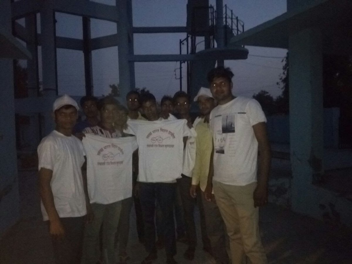 There is a need to trigger people for understanding the need for a toilet. #Swachhagrahis triggering villagers to build toilet by themselves. Great opportunity for #college #student to be a part of <a href="/swachhbharat/">Swachh Bharat Mission - Grameen</a> by enrolling as an intern sbsi.mygov.in #ZSBP <a href="/paramiyer_/">Param Iyer</a>