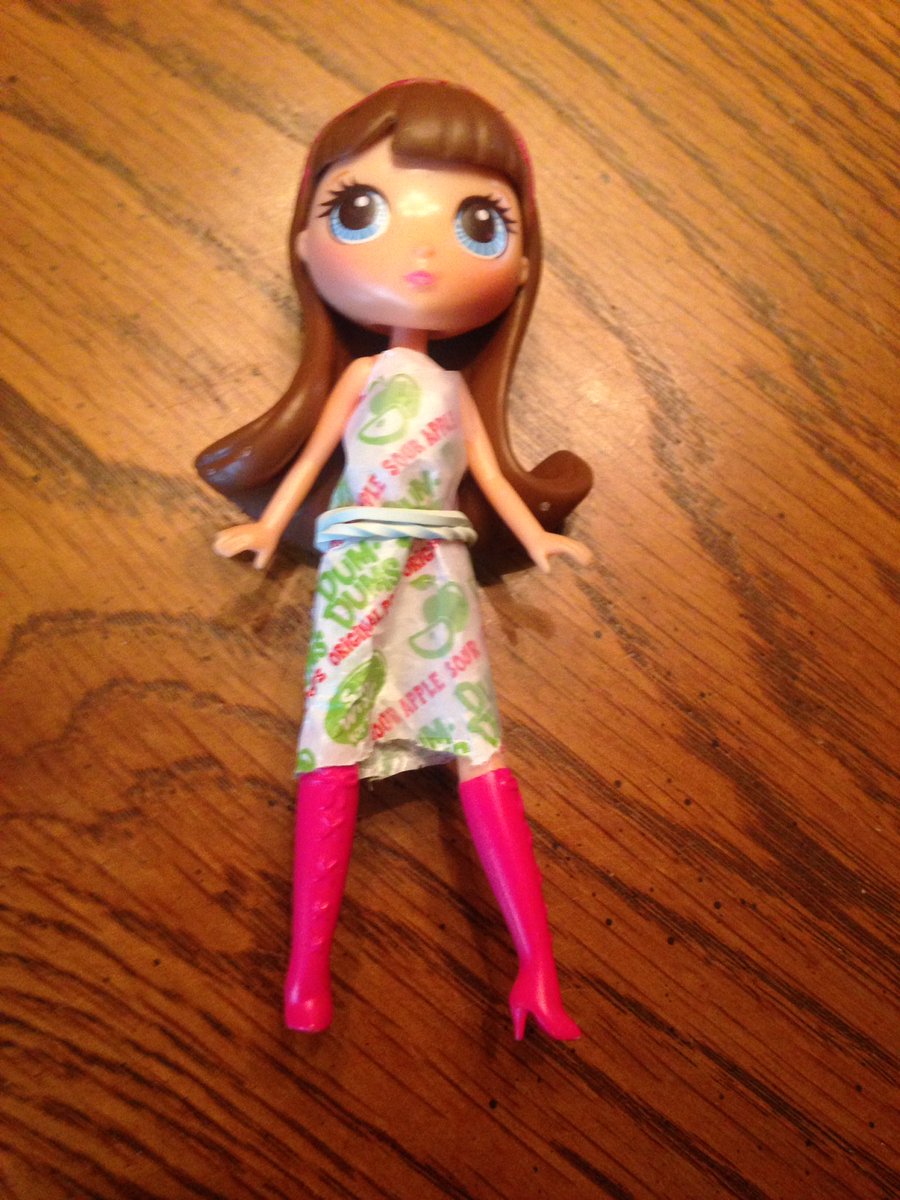 wecreations's tweet photo. Who says candy wrappers have to go to the trash when you are finished with the candy? Check out these hip lollipop wrapper dresses that our daughter created for her doll miniatures. https://t.co/URgN2VzlsN
.
.
.
#whiteelephantjr #ellabeanart #upcycle #dollminiatures #design https://t.co/oyoSZplmiD