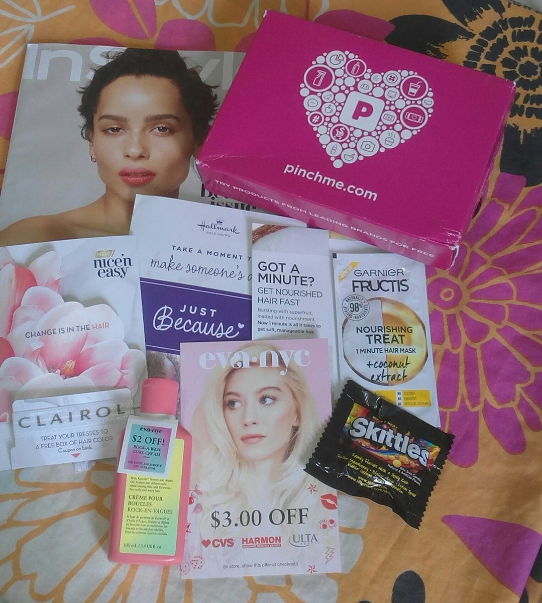 Pokefresa's tweet image. Just got my very first @pinchme box 📦🎉🙌 can&apos;t wait to try out all my goodies. 

#HappyPINCHer #PINCHmeFreeSamples #CardChallenge #EvaNYCPh #GarnierUSA #ClairolColors #Skittles #InStyleMagazine 

*Disclaimer:
I received these products as a free sample from PINCHme.