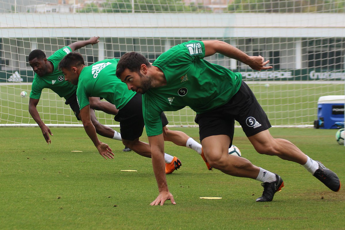 RealBetis_en's tweet photo. With great power comes great responsibility 👏🆙💚

#ElGranDerbi https://t.co/1F970dN0Bk