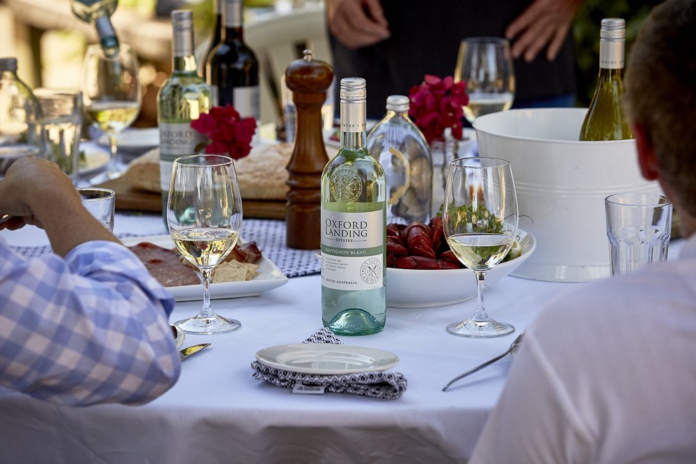As we get into the swing of #summer, enjoy a glass of Oxford Landing Estates #SauvignonBlanc with friends.
bit.ly/2K3L0wv