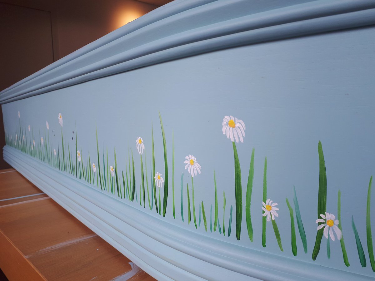 A little piece of summer on today's demonstration #handpaintedcoffin for #dyingmatters event next week at Scarborough Crematorium 
#daisies #uniquecoffins #deathcafe