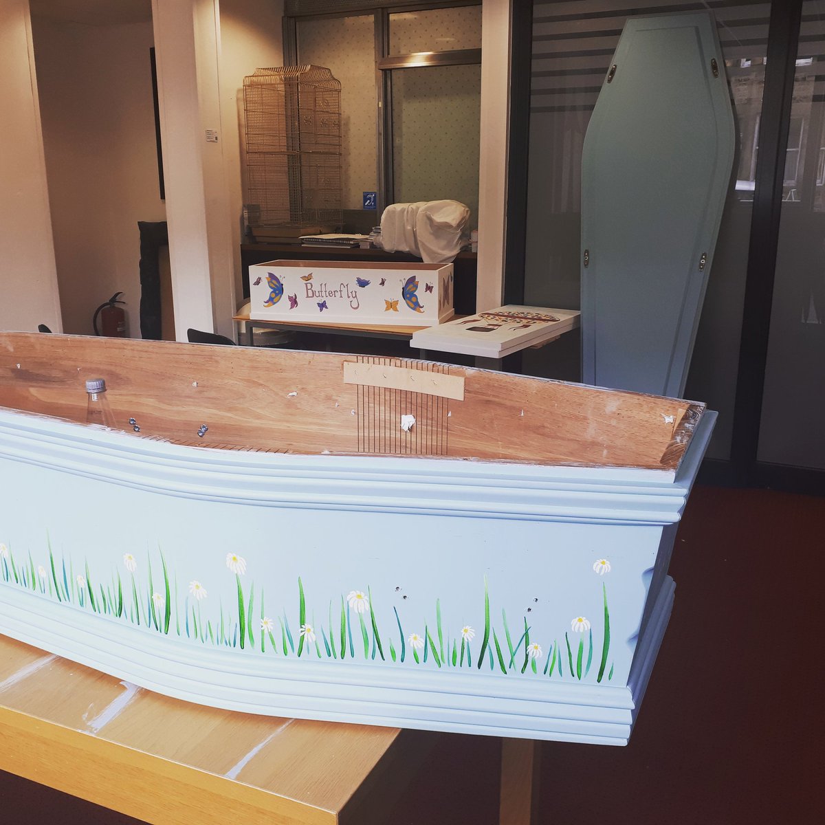 The opaque coverings are off the #artiststudios windows, so the slightly unusual #wip by <a href="/PaintedCoffin/">The Painted Coffin</a> is now clearly visible to passers by and creating a lot of interest! #residentartist #ryedalearts