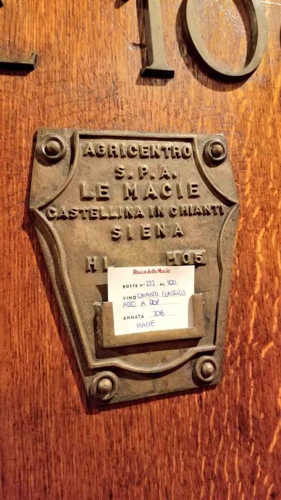 MTLWINEGUY's tweet photo. Breathtaking estate and outstanding wines @roccadellemacie 💪 🇮🇹🔝🍷#GrazieSergio #ChiantiClassico #Castellina #GalloNero #100HL #TopLineup #Tastings https://t.co/UxCCGC0U27