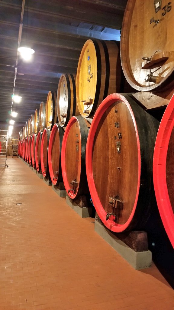 MTLWINEGUY's tweet photo. Breathtaking estate and outstanding wines @roccadellemacie 💪 🇮🇹🔝🍷#GrazieSergio #ChiantiClassico #Castellina #GalloNero #100HL #TopLineup #Tastings https://t.co/UxCCGC0U27
