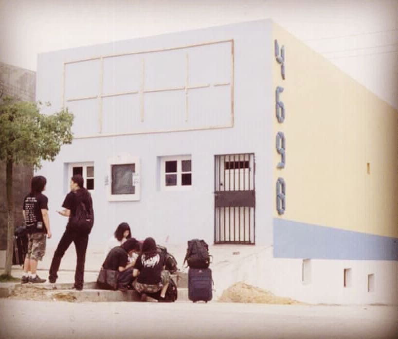 The name of 4698 Bar is quite special. The pronounciation of "98" in Mandarin is the same as "Bar". Apart from this, it is also the reverse (redress) of 8964.

Today in History: Changsha Stop

********
HYPONIC 
a Band from Hong Kong 
hyponic.bandcamp.com