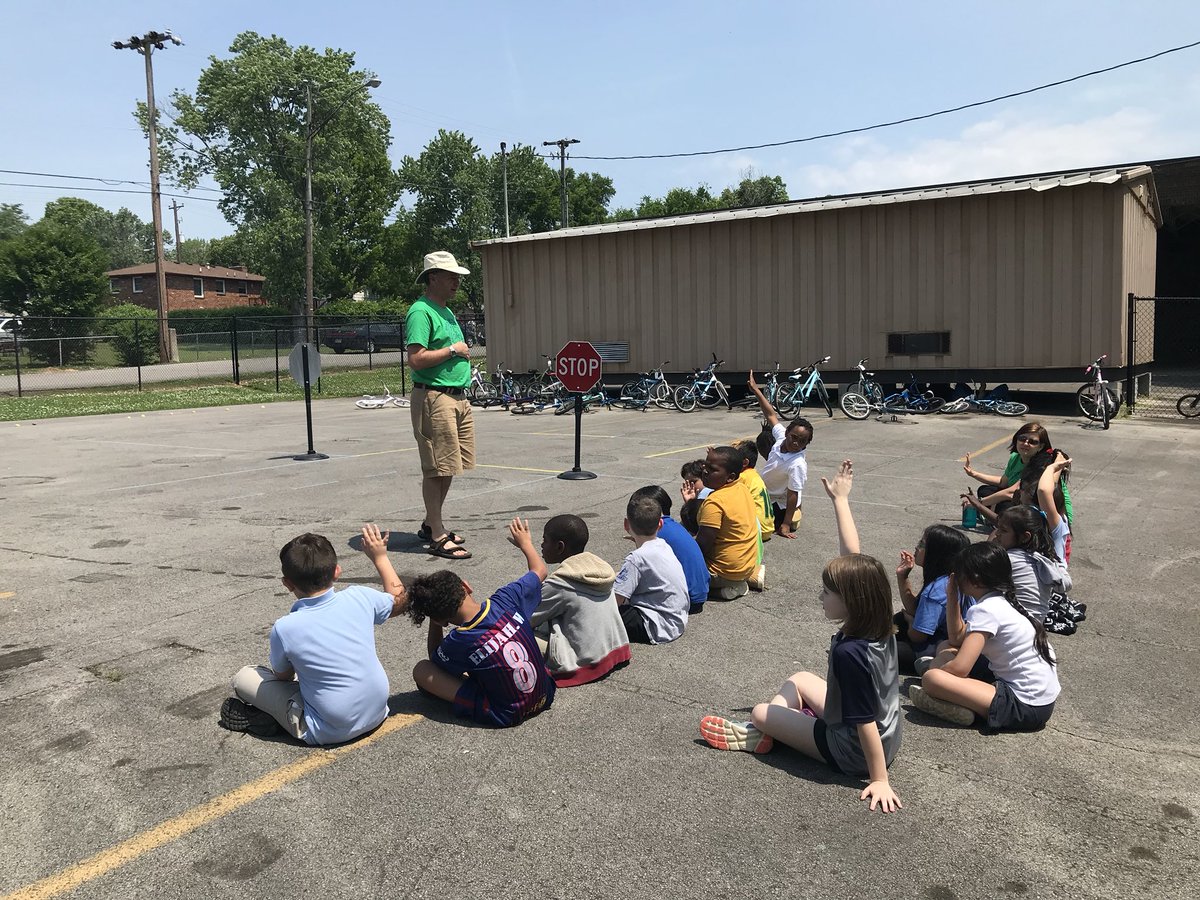 MNPS_kidshealth's tweet photo. We are @LDCLions for Well Check Wednesday! Students are learning bike safety from Robert @walkbikenash and hearing from @VUMCchildren pediatricians about how to keep our bodies safe and healthy! #MNPSWellnessWeek #WellCheckWednesday https://t.co/nJoA0KPa7D