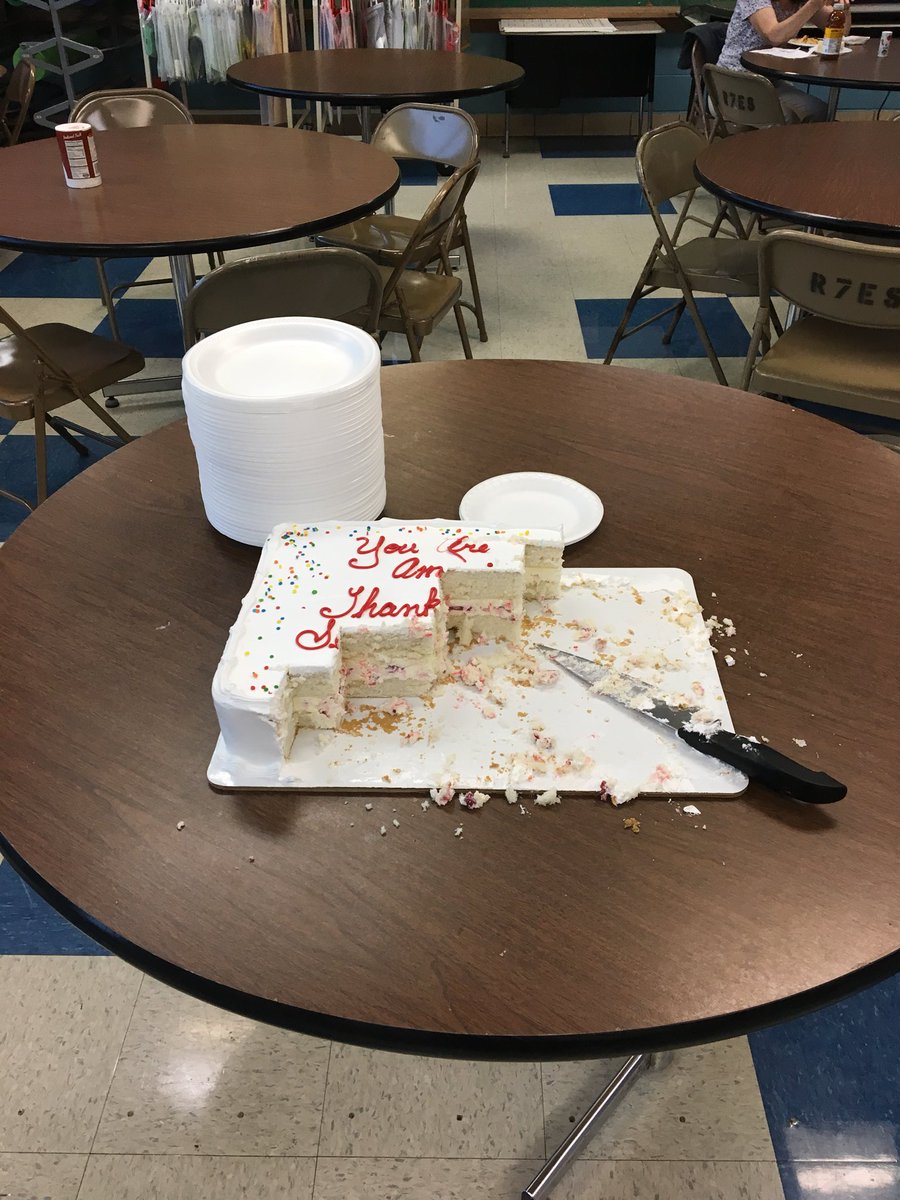 EspositoJodi's tweet photo. Thank you Seneca School District! The cake is wonderful! #seneca_elementary #senecatpc https://t.co/DSOkCvzJB5
