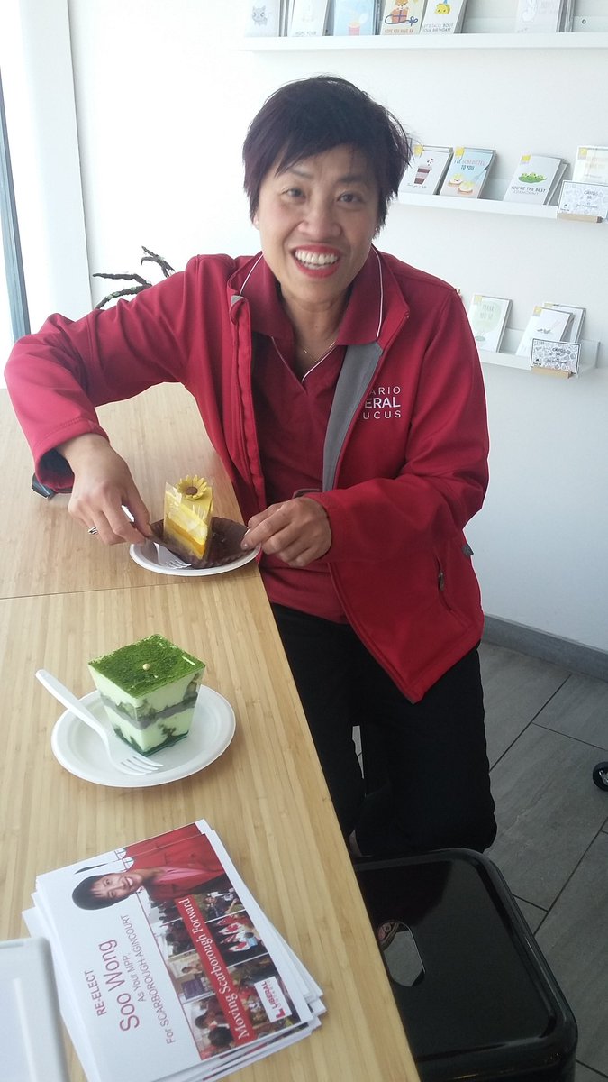 SooWong__'s tweet photo. When I knock on doors, a cake break is required! #daangocakelab https://t.co/KR9T846dJa