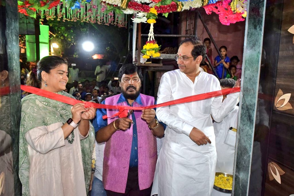 Poonam Pramod Mahajan tweet media