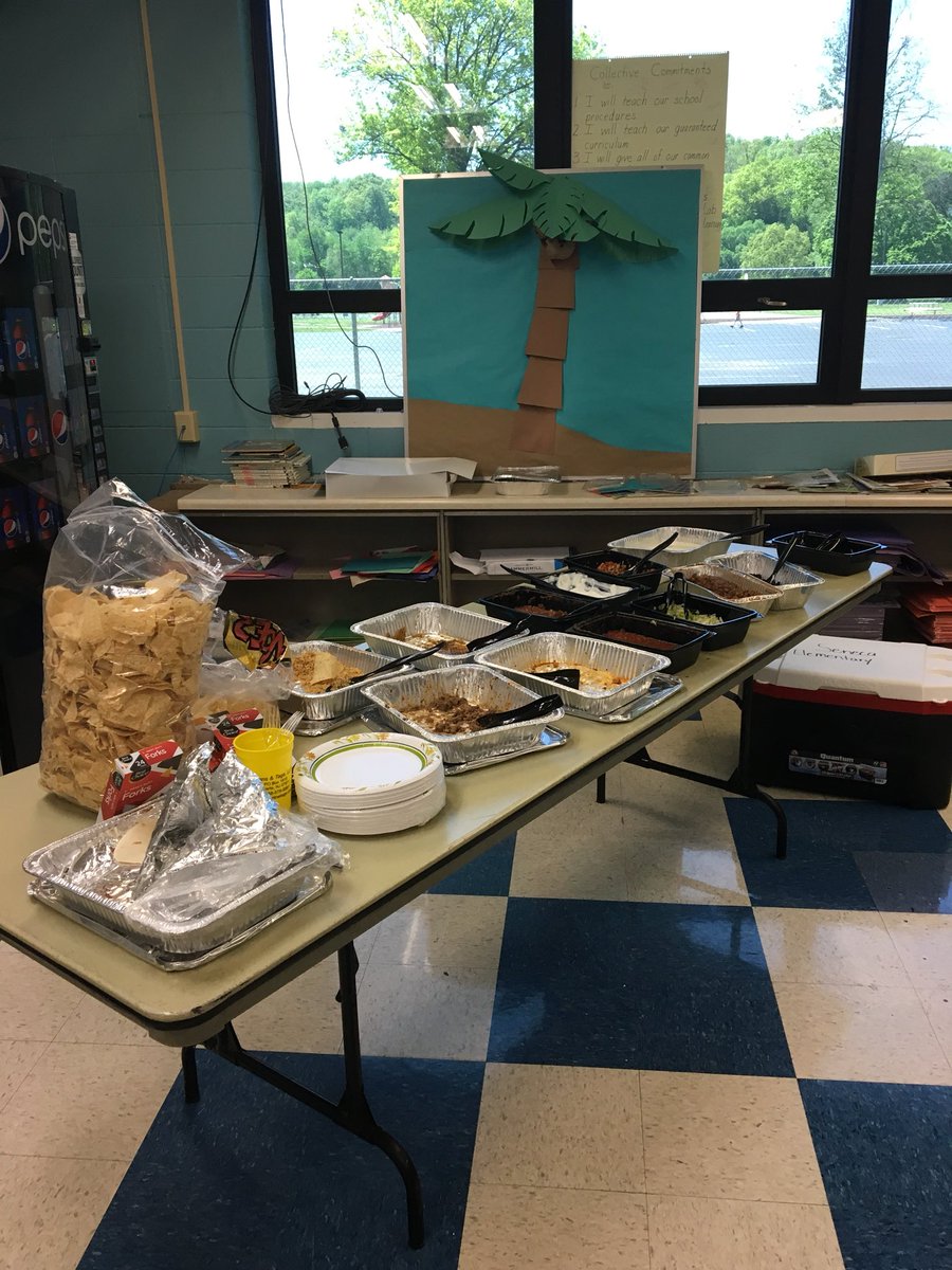 EspositoJodi's tweet photo. Thank you Mrs Eidson for the delicious lunch! You’re the best! #seneca_elementary #senecatpc https://t.co/x1AtlrMUC6