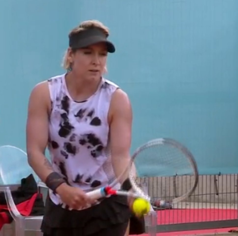 avozgurozan's tweet image. Doubles Specialist deli Mattek-Sands ablamız şu anda #MMOpen'da kortta #GameSetMattek