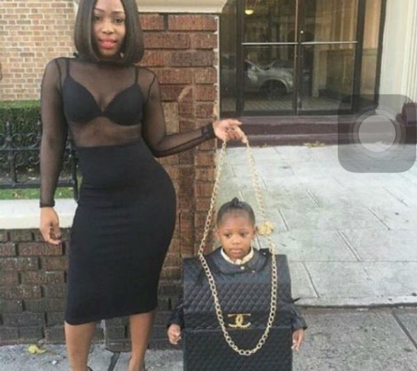 joeeichs's tweet image. Mrs. Tartan being purse-proud and not daughter-proud
#aplit #APLitexam #apliterature