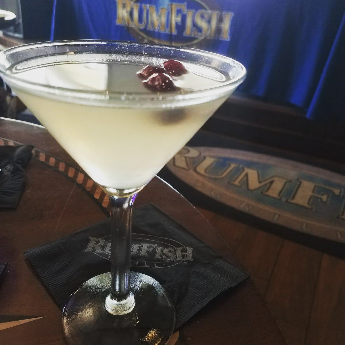 AshleyisFamous's tweet photo. White Cranberry Cosmo for the win! Thanks @RumFishGrill!
#RFGChefSchool #rumfishgrill #EatDrinkShop #hosted https://t.co/DpjR0dBnwQ