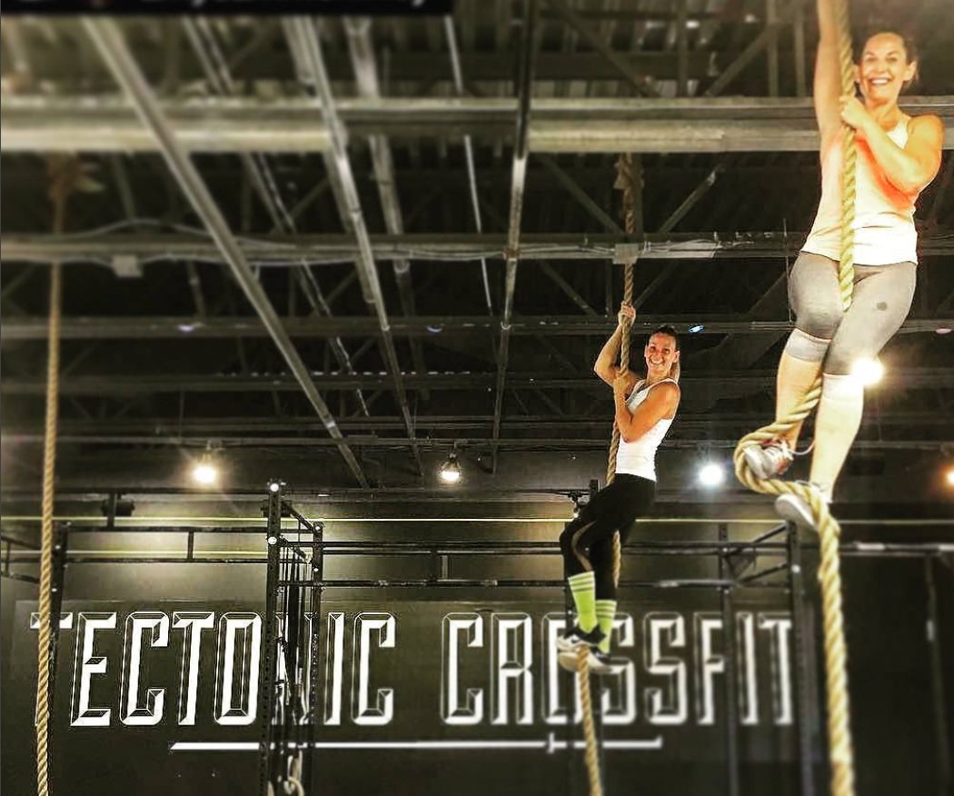 TectonicBarbell's tweet photo. "It's not what you do and mess up, it's what you don't do that will plague you when you are old and looking back on your life."  -- Jeff Bezos

Exactly!! #crossfit #ropeclimbs #2ndchildhood #summer #deadlifts #strengthisbeauty #fitness #trainingnotexercise https://t.co/cdT5TMdYcP