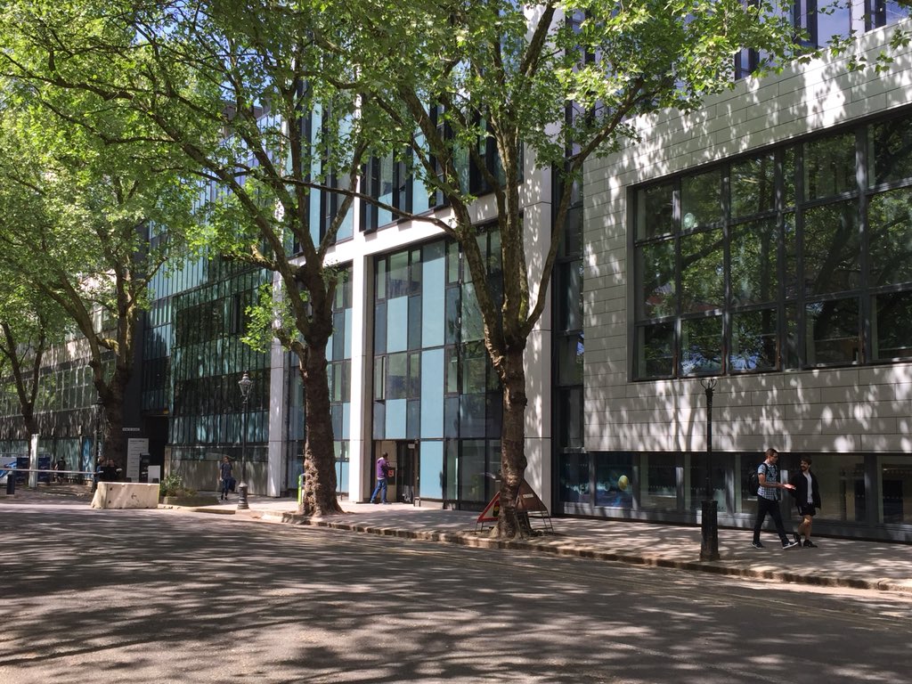 AAccomplie's tweet photo. Imperial College @imperialcollege South Kensington campus on a beautiful spring day, just a 500m stroll to Hyde Park #HigherEdUK #UCAS #Parcoursup #orientationpostbac https://t.co/dFG8Od8p34