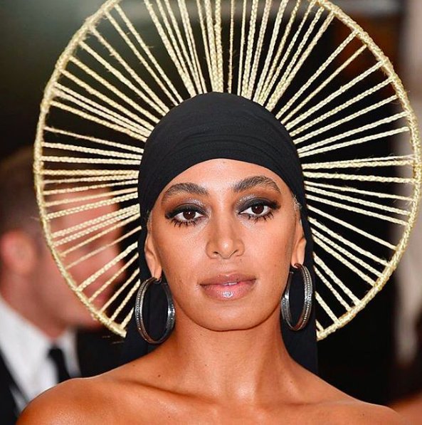 More from last night. Yes, that’s a braided halo!! Only <a href="/saintrecords/">SAINT RECORDS</a> could dream up something so magical. Braided by <a href="/jawaraw/">Kikooy Z??</a>, halo by <a href="/crowezilla/">Shani Crowe</a>, color by @nicoletreschcolor #MetGala2018