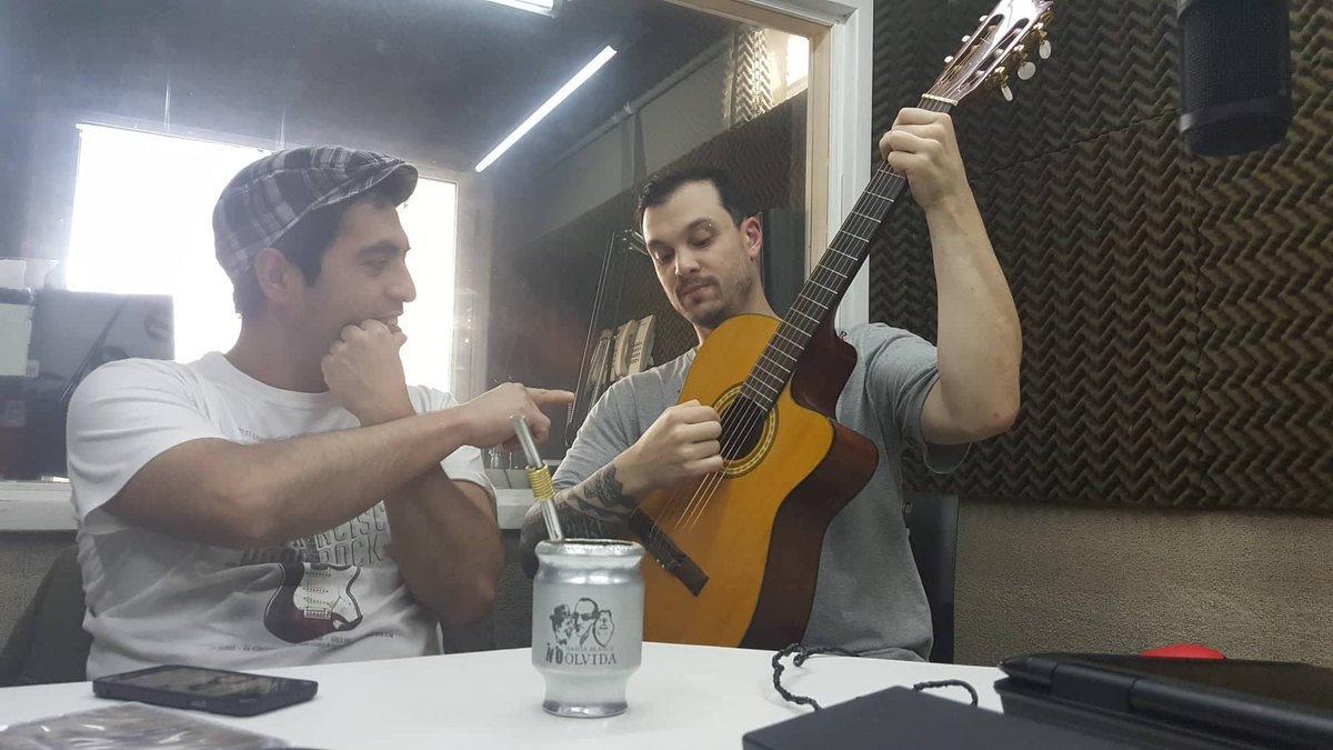 biendeojo's tweet photo. Ya está en en #BdO Cocho Gatti de @HelaguiarRock para contarnos sobre la fecha del 25 de mayo en Forum.  ¡Sintonizá @La100Bahia! https://t.co/EH2GuzObFW