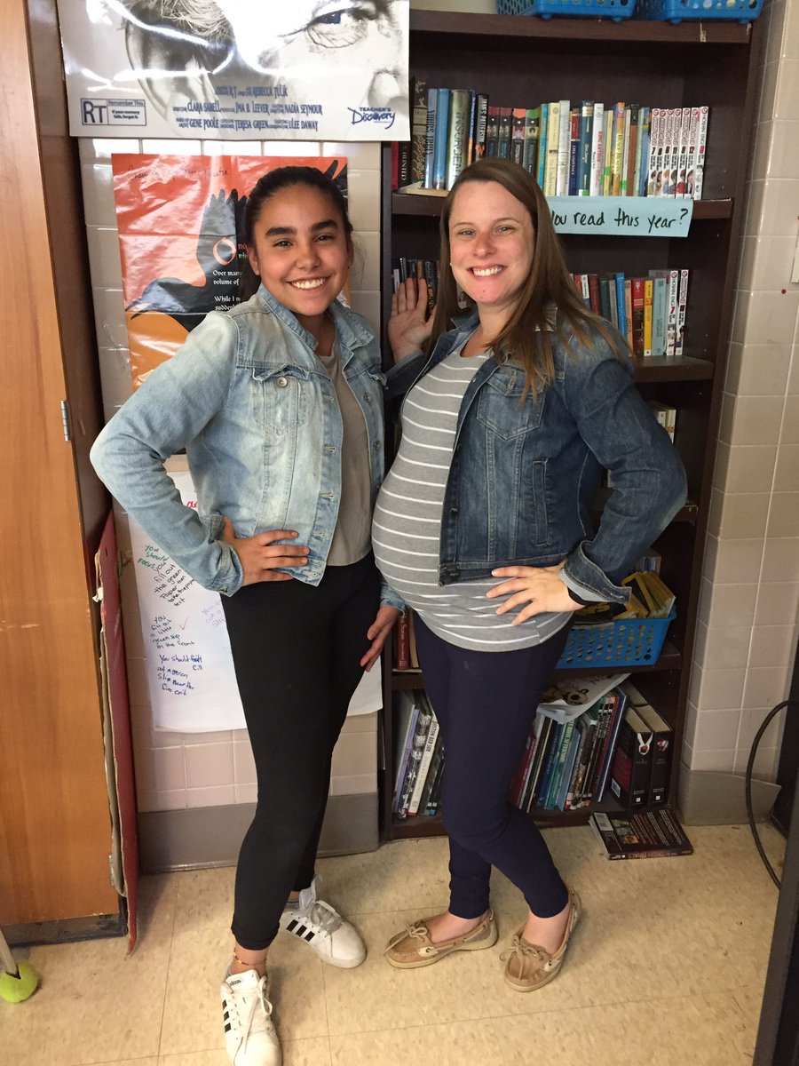 ChristieHammons's tweet photo. Twin #2! #teamjeanjacket #dresslikeateacherday #MMSKids #spotthedifference https://t.co/DZGjx9ee87