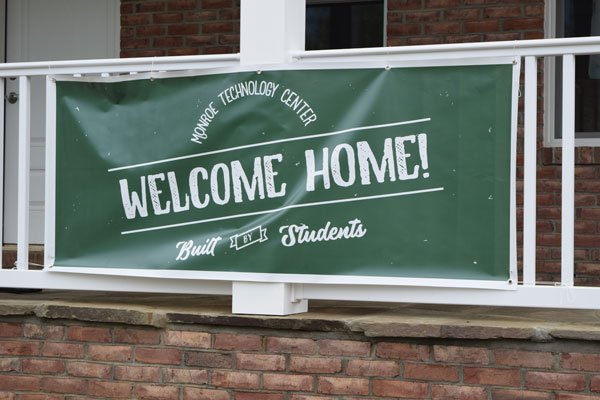 LCPSOfficial's tweet image. . @MonroeTechLCPS Dedicates 10th House, lcps.org/site/default.a… #LCPS #Loudoun