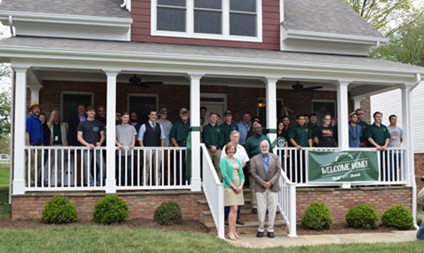 LCPSOfficial's tweet image. . @MonroeTechLCPS Dedicates 10th House, lcps.org/site/default.a… #LCPS #Loudoun