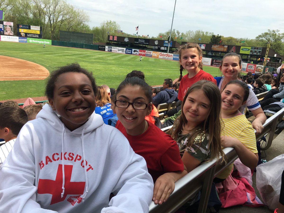 mrgarazin's tweet photo. A well earned day at the ballpark for our students who made their reading goal!  Thank you @KCCougars!  #WeAre44 https://t.co/9SQPagHnki