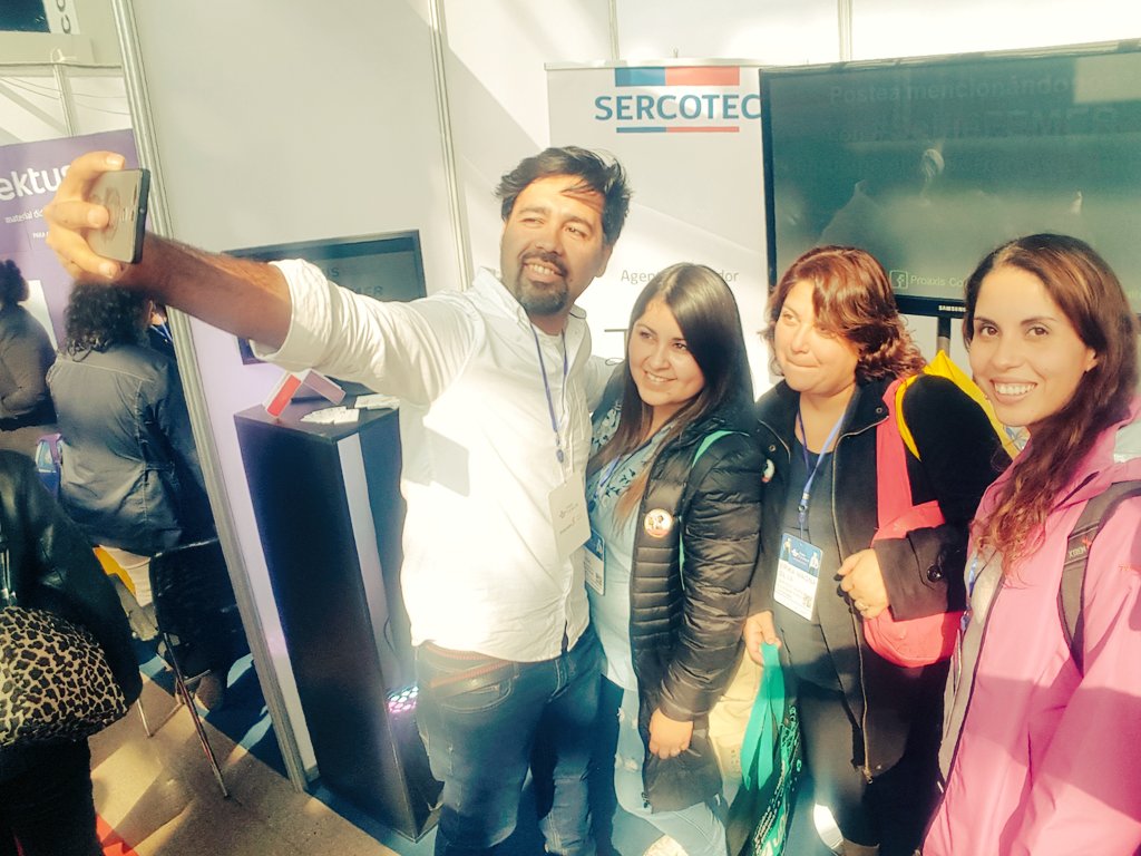 Amigas de San Felipe y Osorno nos vistian en nuestro stand y participan del #SelfieFemer ...ven y hablemos de innovación #ExpoFemer 
<a href="/ExpoFemer/">ExpoFemer</a>