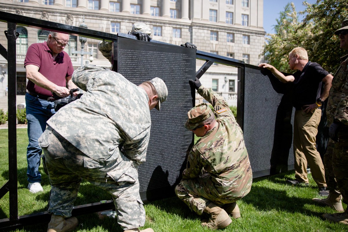 Photo of PA National Guard assembling The Wall That Heals