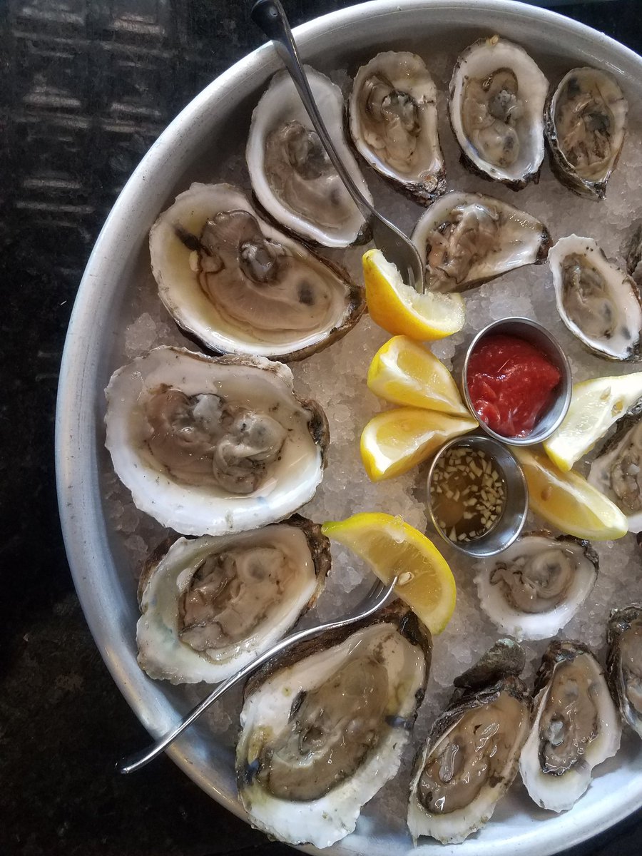foodwinesun's tweet photo. Hungry? I am!! Cold water Oysters @RumFishGrill is next thanks to #RFGChefSchool #lovefl #eats #rumfishgrill #hosted #yum #stpetebeach https://t.co/X3K8OAzPIM