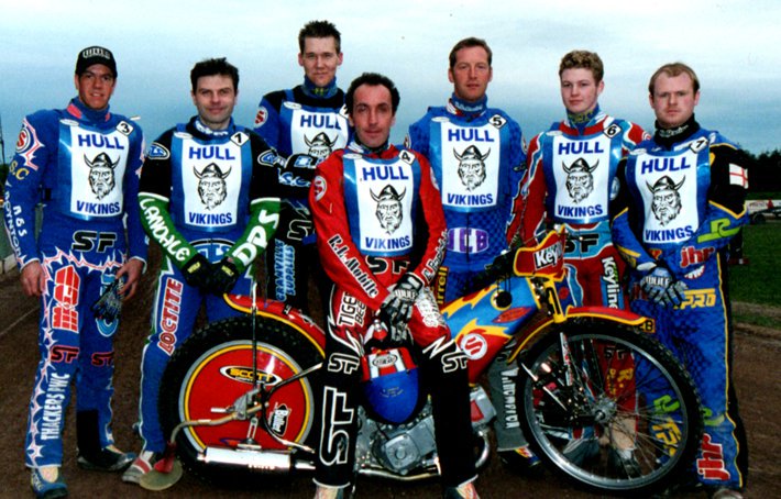 17 years ago today, #HullVikings destroyed the @diamondspeedway 57-33 in the Premier Trophy at Craven Park.

New signings <a href="/paulbentley500/">Paul Bentley</a> dropped just 1 point for the Vikings with Ross Brady scoring 9+3.

#HullNeedsSpeedway👈 <a href="/steadyasyago/">Garry Stead</a> <a href="/jpsvehiclesales/">Jamie Smith</a> <a href="/speedway1976/">mike smith</a>
