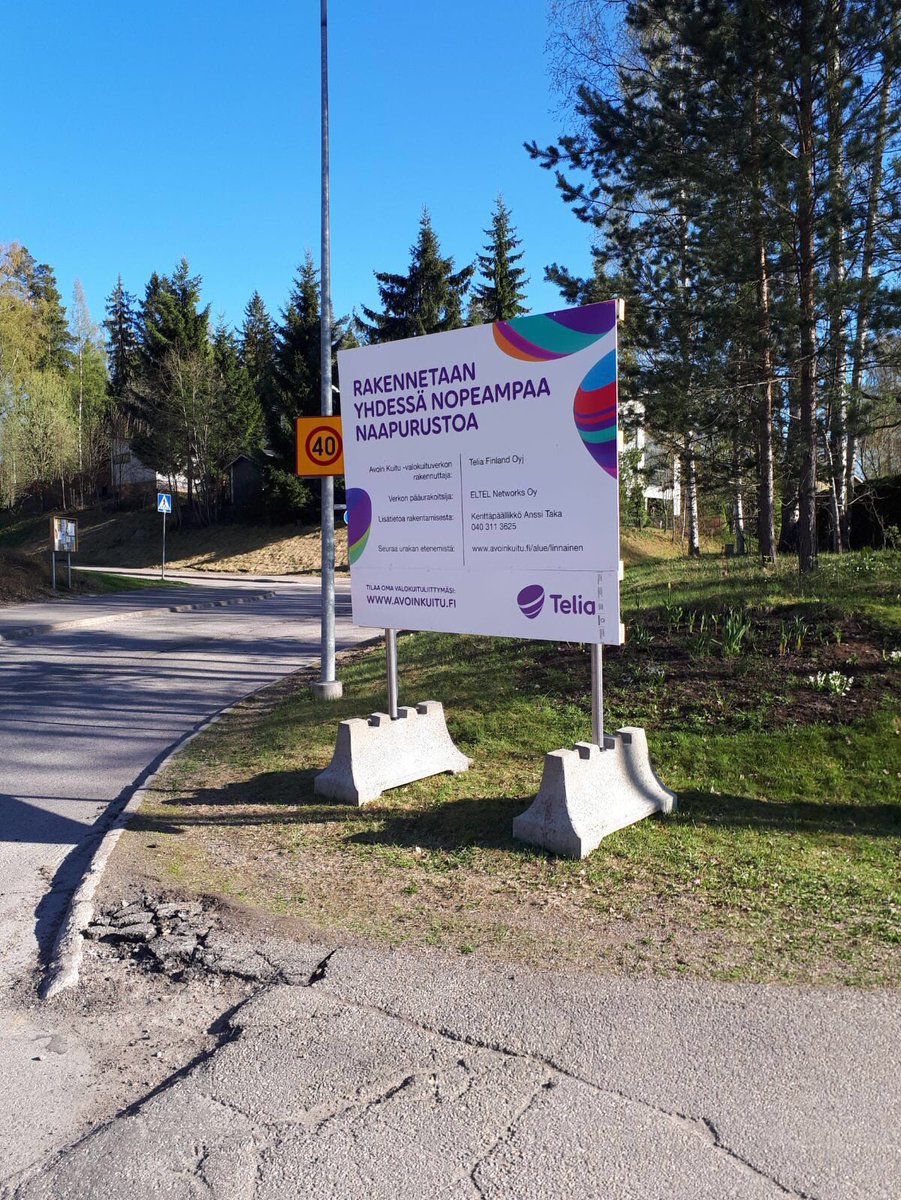 markusnakki's tweet photo. Kuitukuume kasvaa! Kiitos naapureille, kun lähditte innolla mukaan :) #valokuitu #linnainen #vantaa #telia https://t.co/HJCzIH7nuf