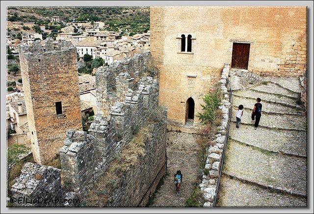 Huesca_LaMagia's tweet photo. 🔍 15 Cosas que no sabías de #Alquézar 🏰 y te dejarán con la boca abierta 😮👏  https://t.co/FRXE9aLUYc

Uno de los pueblos más bonitos de España, por su encanto 🛡⚔ medieval, su colegiata y por el mundo del barranquismo 💪 https://t.co/YfyGnJURyR