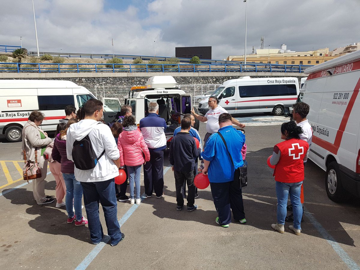 CruzRojaProvTfe's tweet photo. En #ACAbona, hoy visita de los Usuarios de #Prominsur en el marco de la Jornadas de Puertas Abiertas #DíaCruzRoja https://t.co/HDToNTnGpS