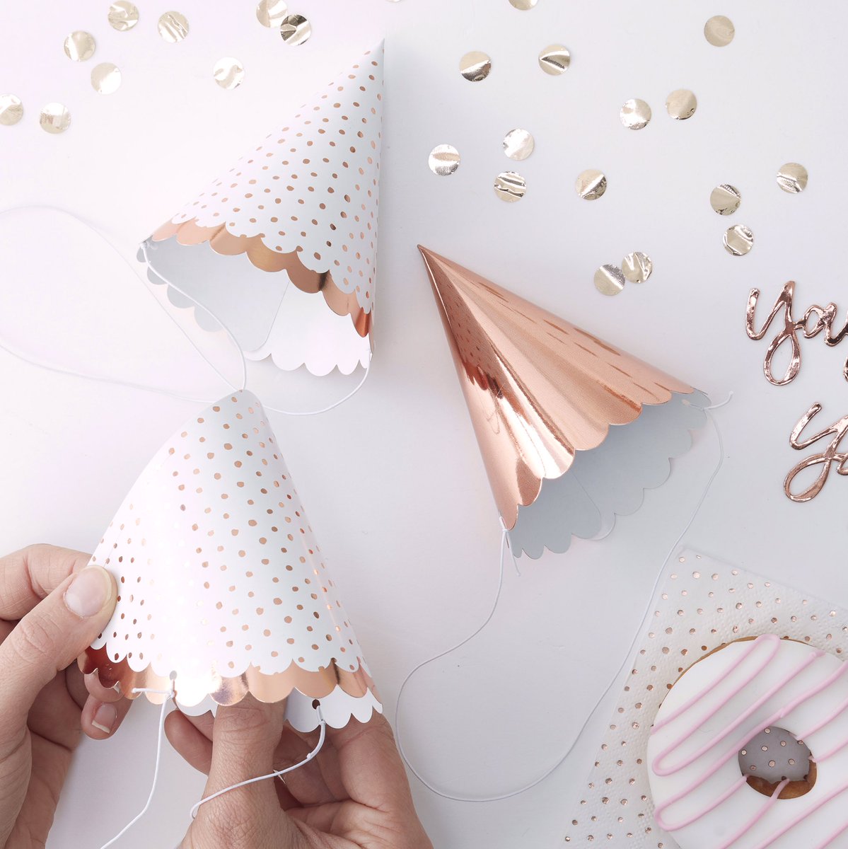 CakeandCoParty's tweet photo. Is your birthday coming up? Why not treat yourself to some gorgeous partyware? ✨  

Checkout this gorgeous rose gold collection 👌🏼 We especially LOVE the 'It's My Birthday' sash! 💛

Buy online now: 
https://t.co/Ze69GL25Tf 💫

#cakeandcoparty #birthday #birthdayparty #gold https://t.co/jmusgmyJoX