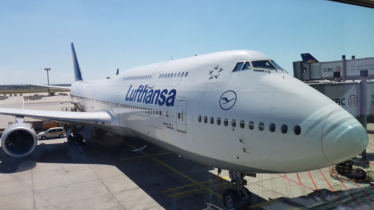 ETAR_Spotter's tweet photo. Look at this 747-8I at Frankfurt preparing for it’s Flight to Mumbai ( D-ABYS) @wilco737  @Airport_FRA @lufthansa #avgeek #boeing #boeing747 #7478i @BOMairport #planespotting #gate #frankfurt #toindia #intercontinental https://t.co/aqwCXGy6z1