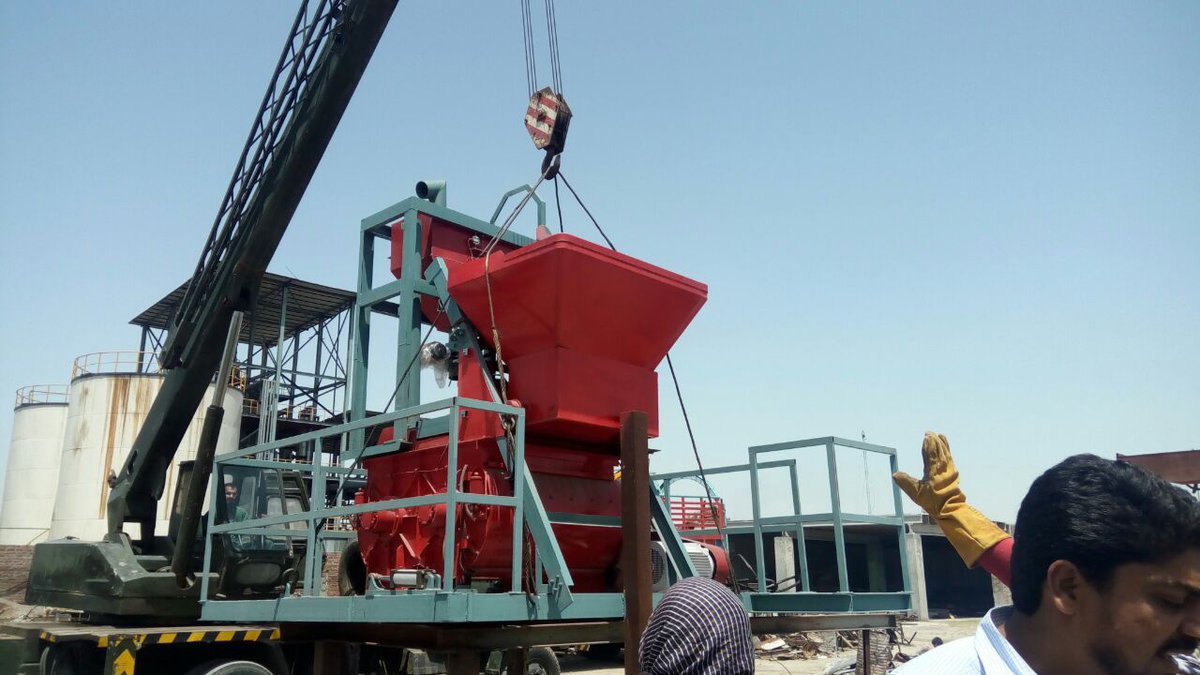 WordsOfYahya's tweet image. &quot;MACINN&quot; the only brand in pakistan that is manufacturing #blockmakingmachines #concretebatchingplant on international standards . Our machines are ready to dispatch for our prestige clients. 
#pallets #molds