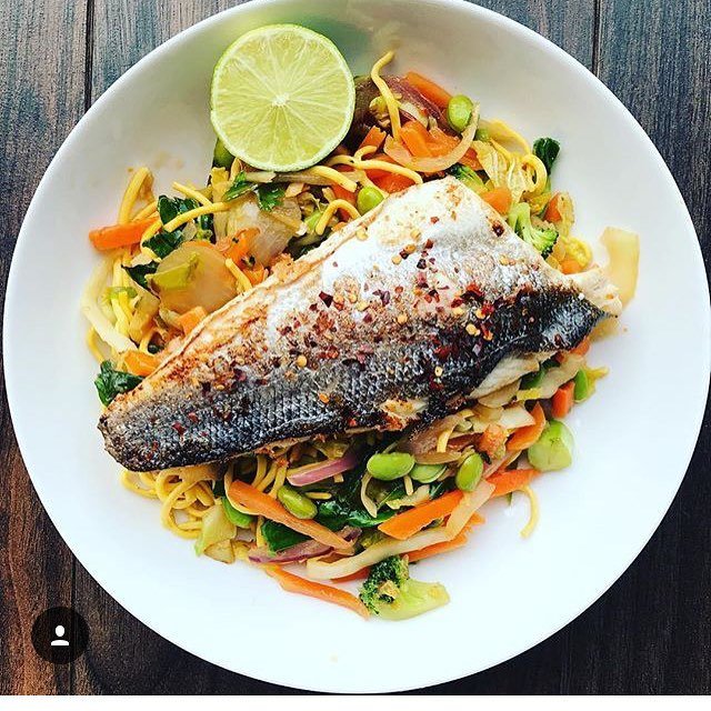 oominoodles's tweet photo. 🍜🐟🍋crispy sea bass stir fry from the lovely @thebrowgym  we'll be replicating this delight in the kitchen this evening!👌🏼 🍜oomi noodles available in @musclefooduk @morrisons online @tescofood @sainsburys @ocadouk 🍜#dinner #instagood #protein #hea… https://t.co/HyRH9mLcqR https://t.co/kYl1DZvTOM