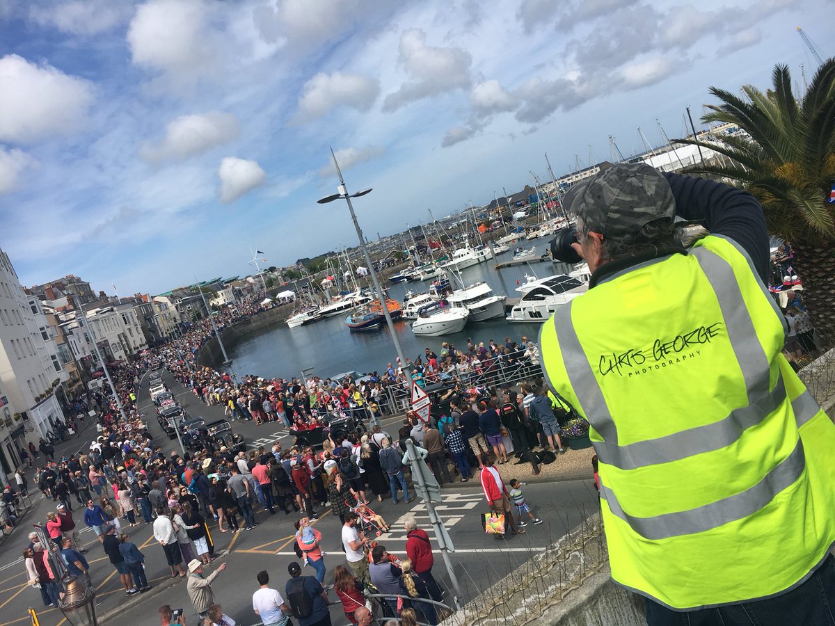 flywithwaves's tweet image. Great day with the team and friends...best view from @flywithwaves HQ with @GeorgieGuernsey and @GuernseyPress enjoying the Liberation celebrations 🎉👍