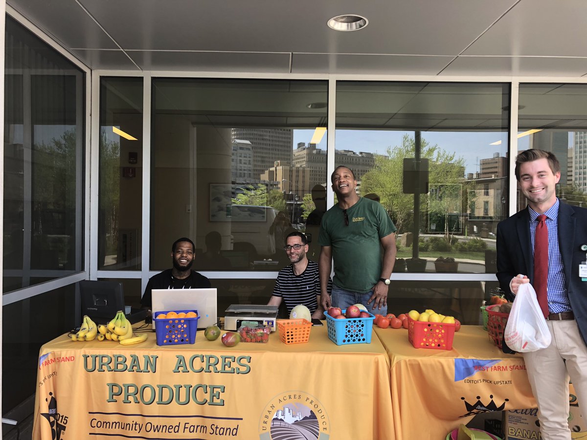 christianacare's tweet photo. #EatWell today with farm fresh and tasty produce from @UrbanAcres. Their fruit and vegetable stand is located at Wilmington Hospital outside of the emergency room from 230-530 pm every Wednesday until September 30. Cash, credit cards and EBT accepted. #YumYum https://t.co/ClybU4QVAX