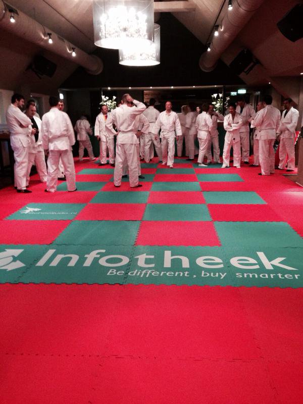 NihonSport's tweet photo. Wij kunnen alle nieuwe #sportmatten ook (per stuk) fullcolor bedrukken met logo's, teksten en foto's. Informeer naar de mogelijkheden: contact@nihonsport.nl #tatami #judomat #karatemat #taekwondo #mma #bjj #karate #grappling #yoga #taichi https://t.co/JZO6Z89lwx