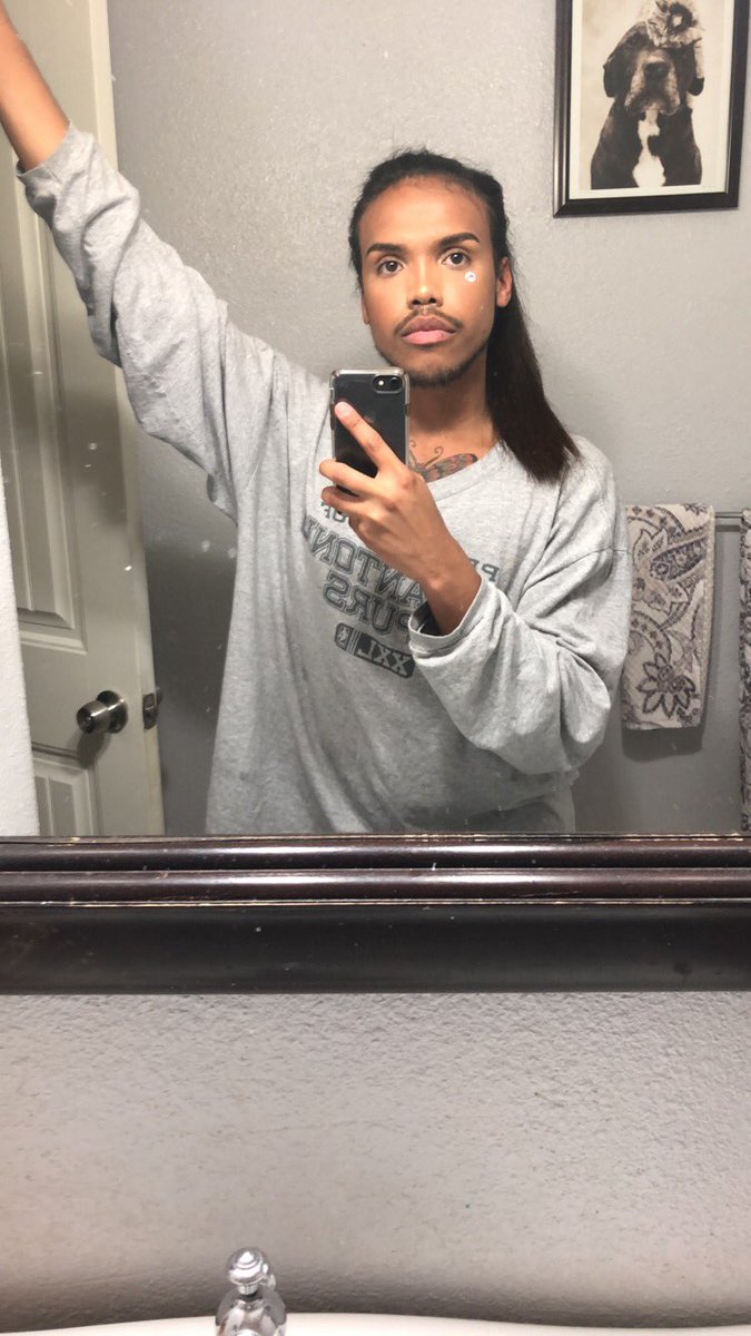 DaeDaeSoFake's tweet photo. That one time my sister @LeilaniOrange beat my face for the first time ev ❤️💕 https://t.co/UIglmP6a6R