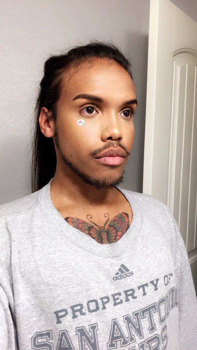 DaeDaeSoFake's tweet photo. That one time my sister @LeilaniOrange beat my face for the first time ev ❤️💕 https://t.co/UIglmP6a6R