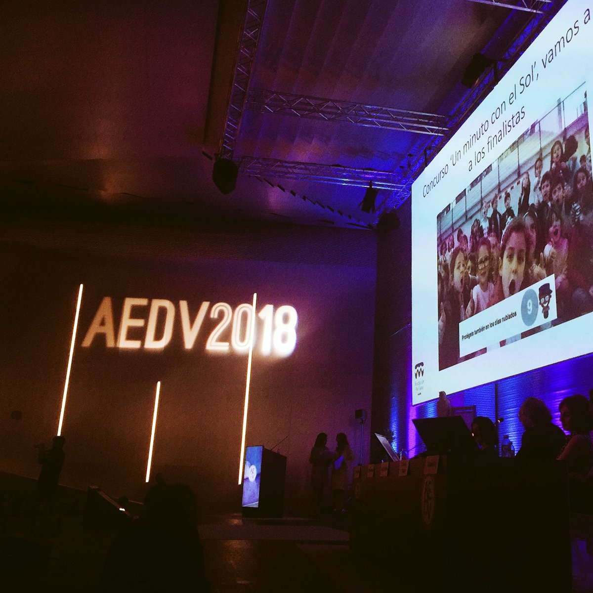 pcongressosp's tweet photo. El programa educativo #ConviveConElSol se presentó hoy en el #PalauCongressosPalma de mano de la Fundación Piel Sana de la @aedv_es, junto a más de 200 niños de dos centros escolares y los payasos de @sonrisamedica.
📷 de @pielsana_aedv
#ALaCarteEvent #AEDV2018 https://t.co/Juu0e1uEFE