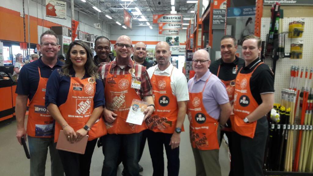 pepena45's tweet photo. It was a great pro walk with @jtrievespro shout out to josh paint ds and Albert my pro pasa!! Thank you for all you do for our pro business! @THD_Melissa @ehaggggg #441beastmode #D287BiggerStrongerFaster https://t.co/ZkxLPYeOMP